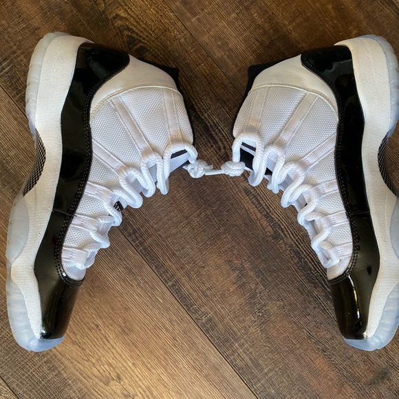 Jordan Shoes - Women’s concord Jordan 11